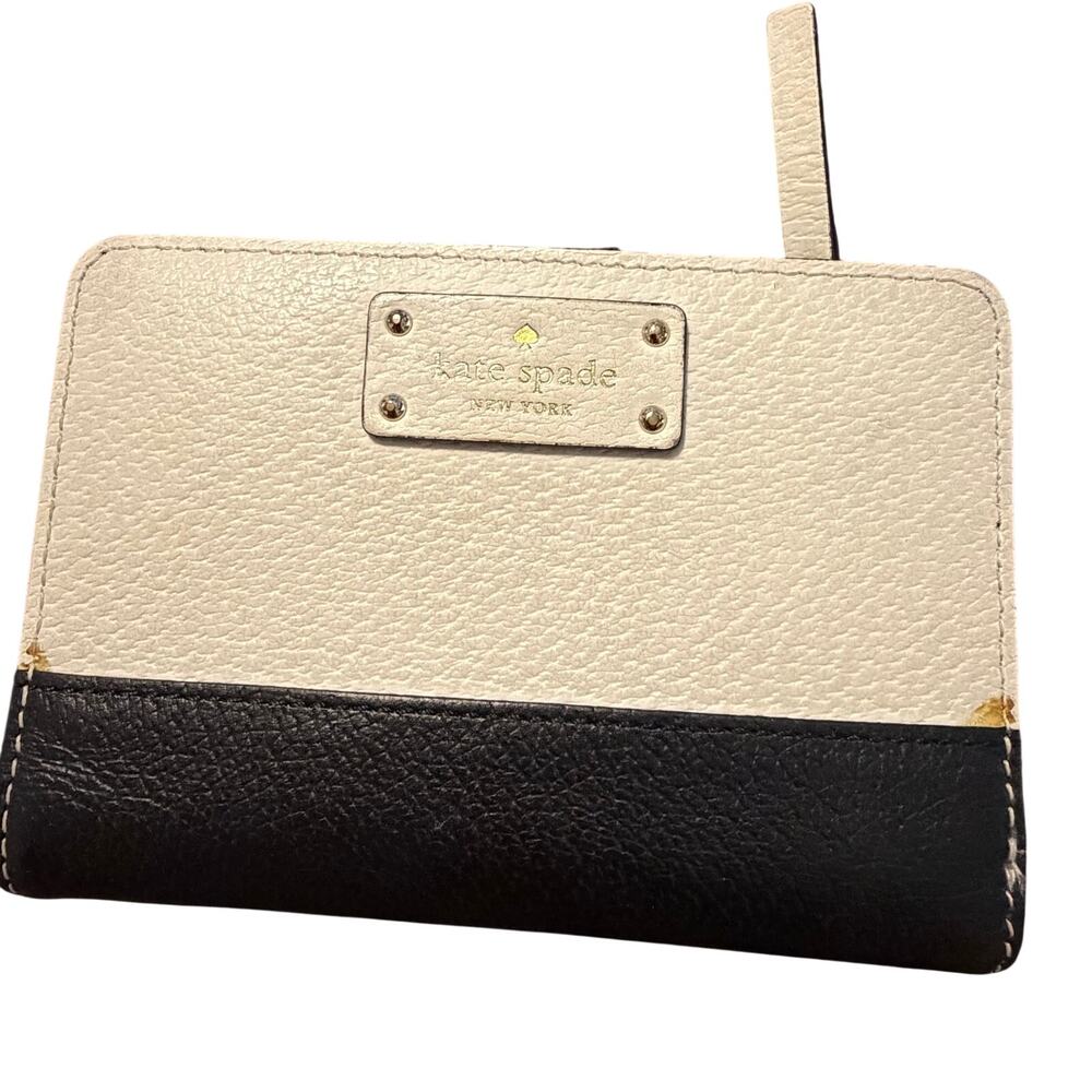 Kate Spade classic wallet trendy dressy lightweight neutral